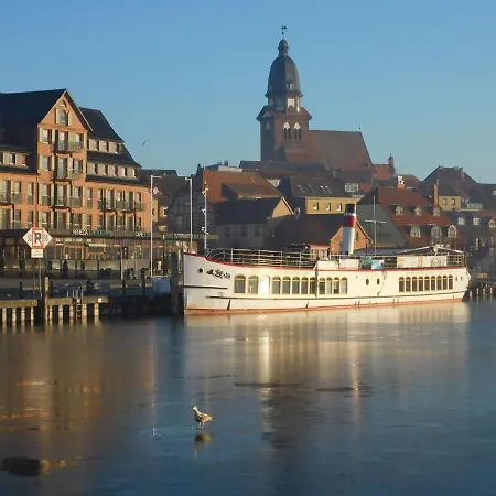 Apartamento Blick über Die Müritz Mit 2 Waren (Mueritz)